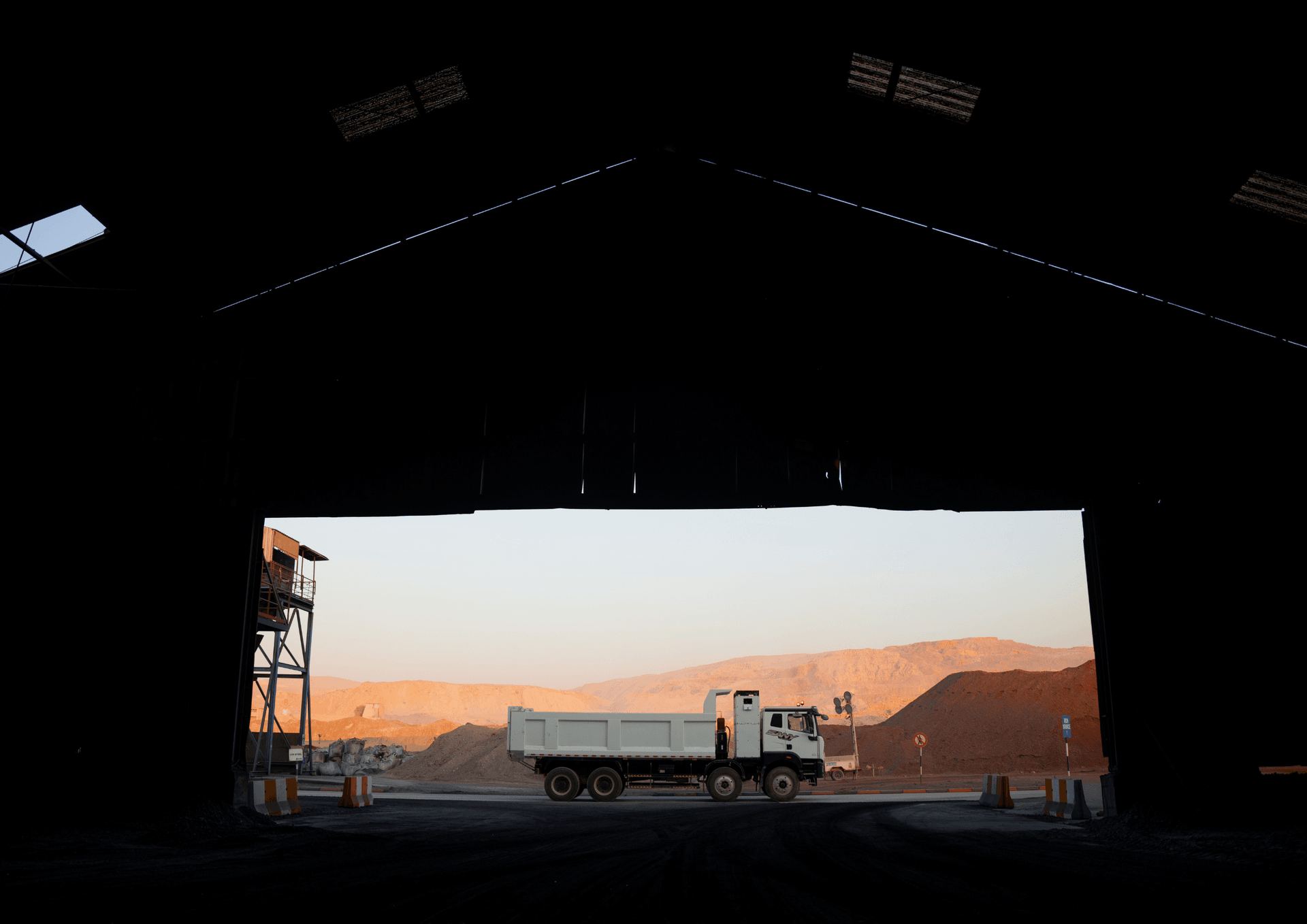 Sany 8x4 Electric Tipper – slide 1